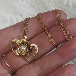 VTG 2 hearts & faux pearl flower pendant necklace